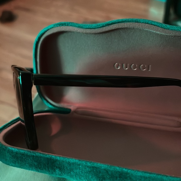 Gucci Tortoise Shell Sunglasses - Picture 7 of 9
